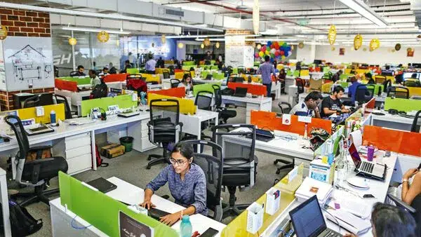 As job freeze grips India mid-level